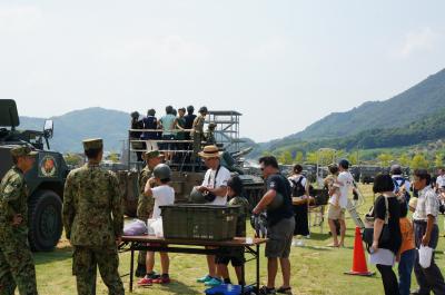 装甲車試乗のようす