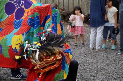 東碑殿獅子組獅子舞写真1８