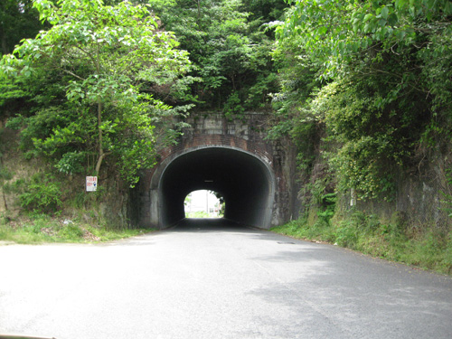 岩崎隧道遠景写真