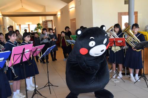 東中学校吹奏楽部による演奏