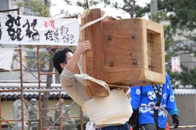 力餅競技　成人の部