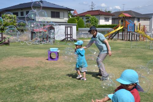 しゃぼん玉遊び