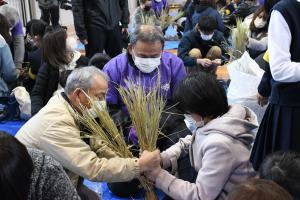 吉原小学校,しめ縄づくり