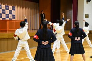 尽誠高校の渡邊雄太選手激励会の写真