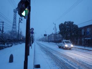 未明のゆうゆうロード雪景色