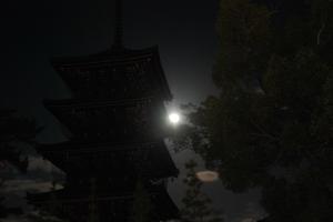 スーパームーンと五重塔の写真