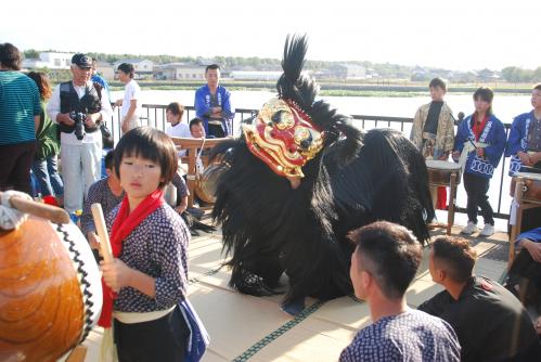 五条獅子組神事場での獅子舞６