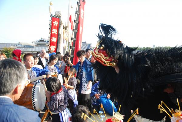 五条獅子組神事場での獅子舞9