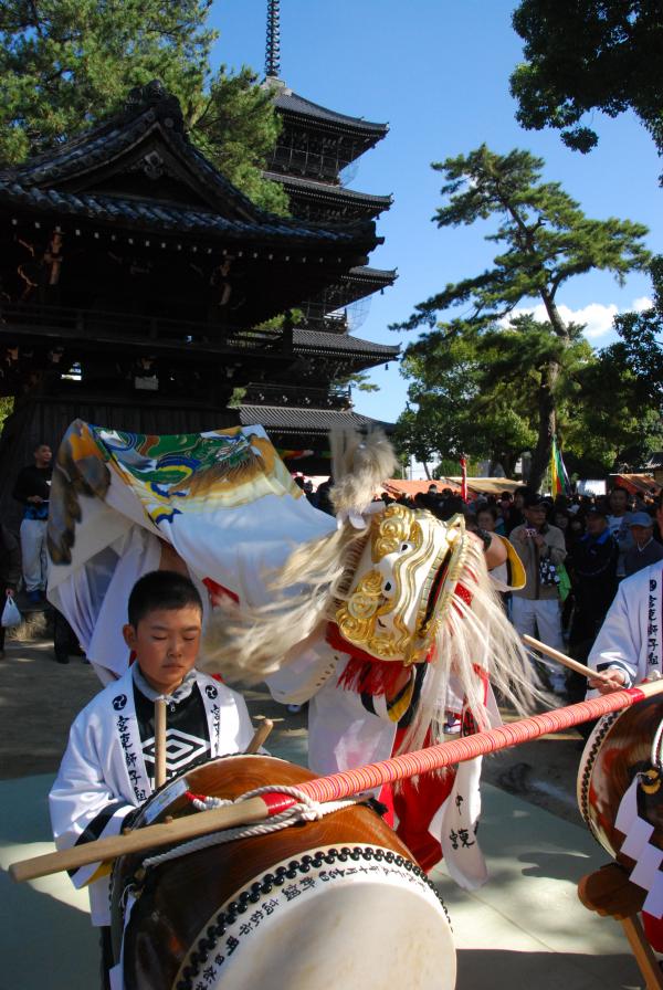 空海まつり宮東獅子組白獅子獅子舞写真１