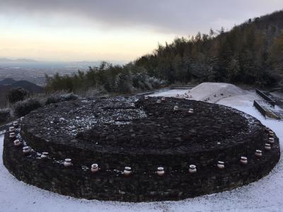 野田院古墳雪化粧写真１