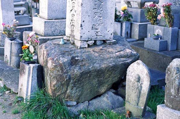 仲村廃寺礎石写真