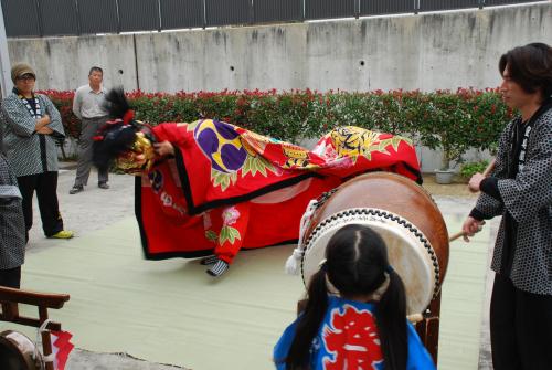 2015年西原獅子組獅子舞写真1 ５